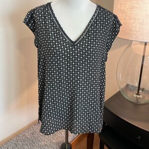 Black and white silky top XL